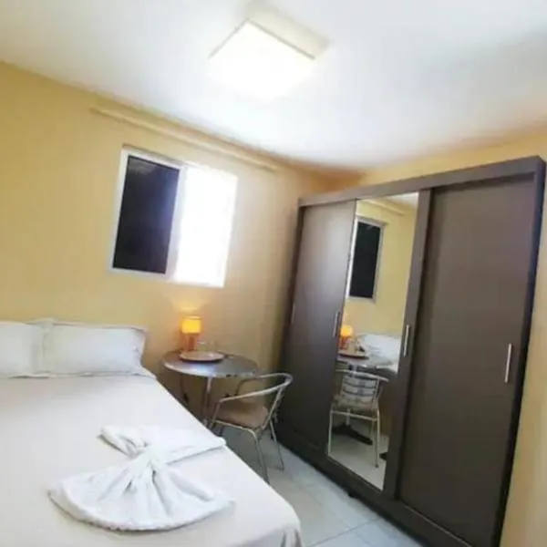 Suíte INDIVIDUAL com Ar condicionado em AP Compartilhado, hotel v destinaci João Pessoa