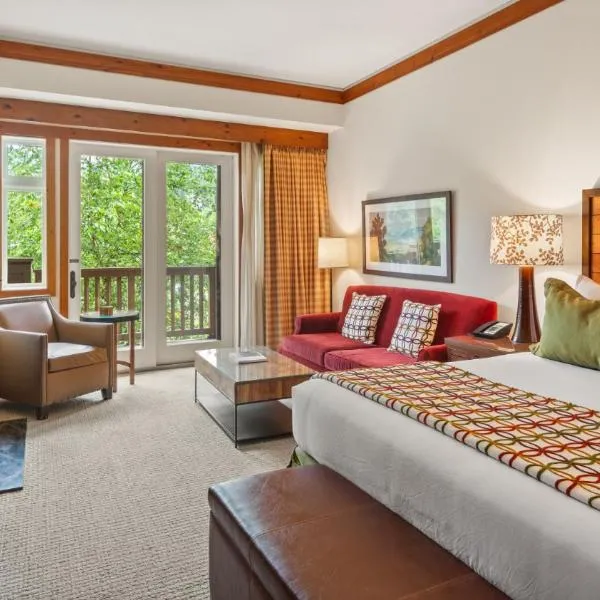 1234 Lodge At Spruce Peak Ski In Ski In Ski Out King Studio By Stowe Mountain Rentals, hotelli kohteessa Stowe