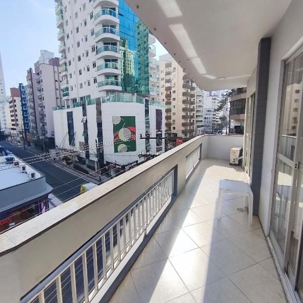 Av Brasil a 200m da praia com vaga térrea