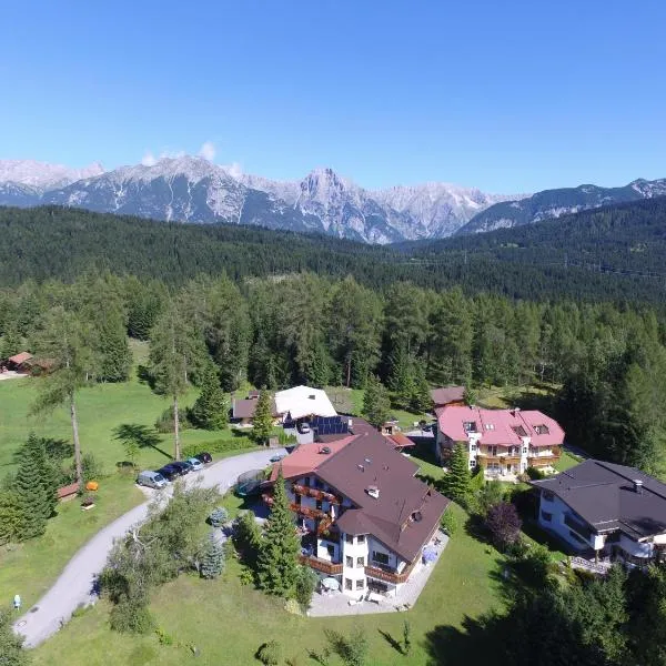 Landhaus Charlotte am Geigenbuehel -Apartments, hotel v destinaci Seefeld in Tirol