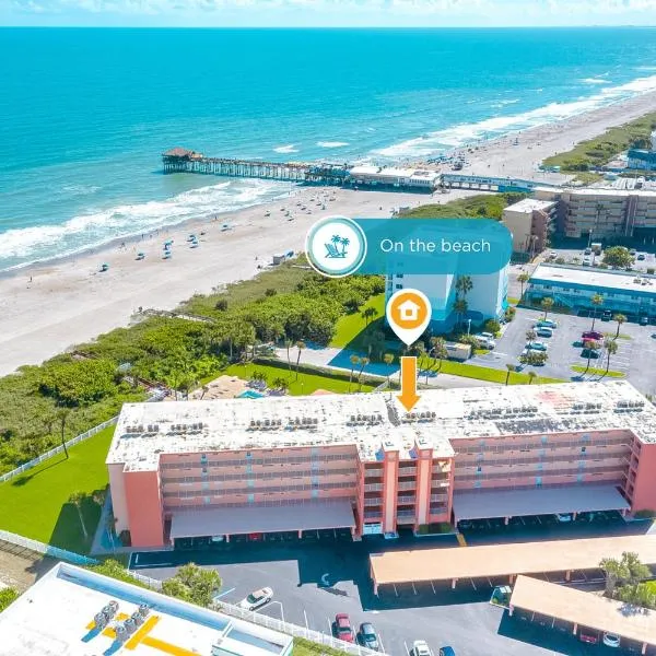 Cocoa Beach Towers - Oceanfront Resort with Heated Pool, Tennis Steps from the Pier، فندق في كوكاو بيتش