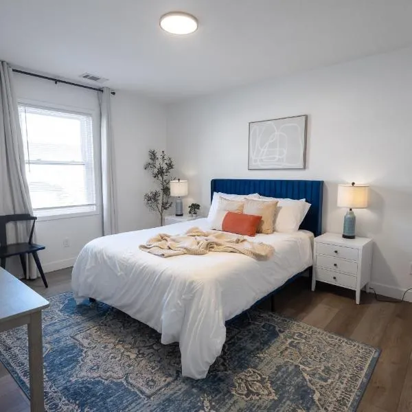 Steps from Aggieville - Fun Manhattan Stay, hotel sa Manhattan