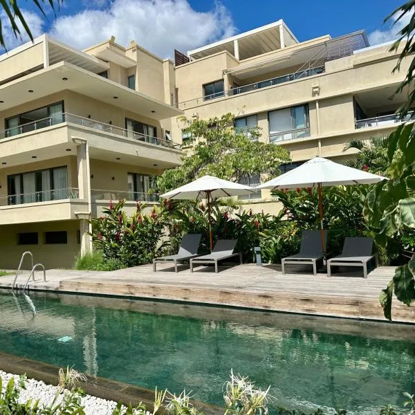 NEW Beachfront 3-bedrooms Apartment in Tamarin, Ocean Legend, ξενοδοχείο σε Tamarin