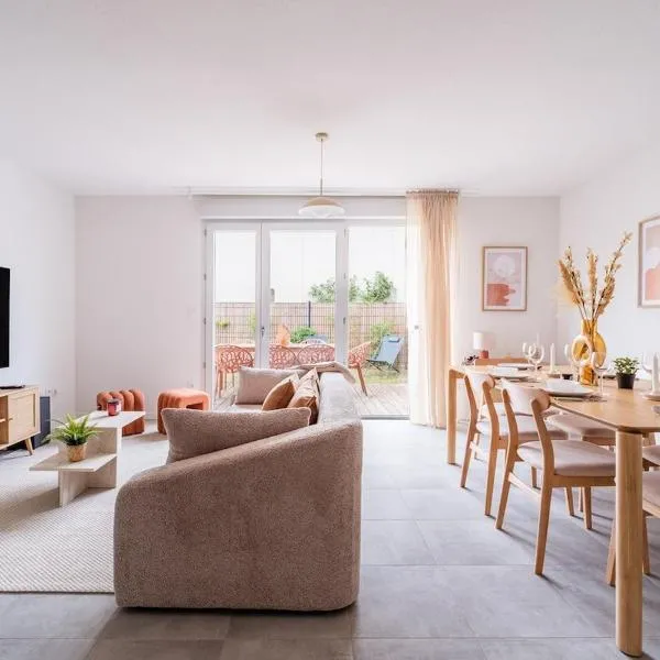 Maison Spacieuse avec Jardin Privé 3 Chambres Parking Gratuit 15 min Toulouse, hotel di Aucamville