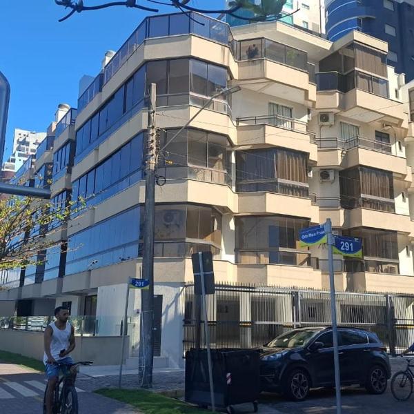 Apartamento a Beira Mar em Meia Praia