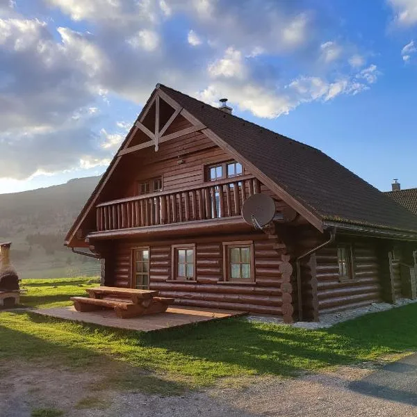 Luxusná drevená zrubová chata v obci Telgárt โรงแรมในเตลการ์ต