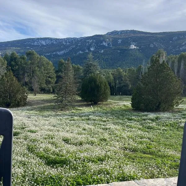 casa rural Mas Pare Sant، فندق في الكوي