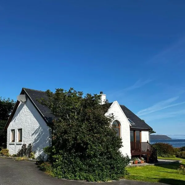 Seabird Cottage, Harrapool Isle of Skye, hotel in Broadford