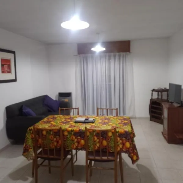 Confortable y tranquilo Depto en pleno centro a 50 mt de la terminal, hotel in Villa Carlos Paz