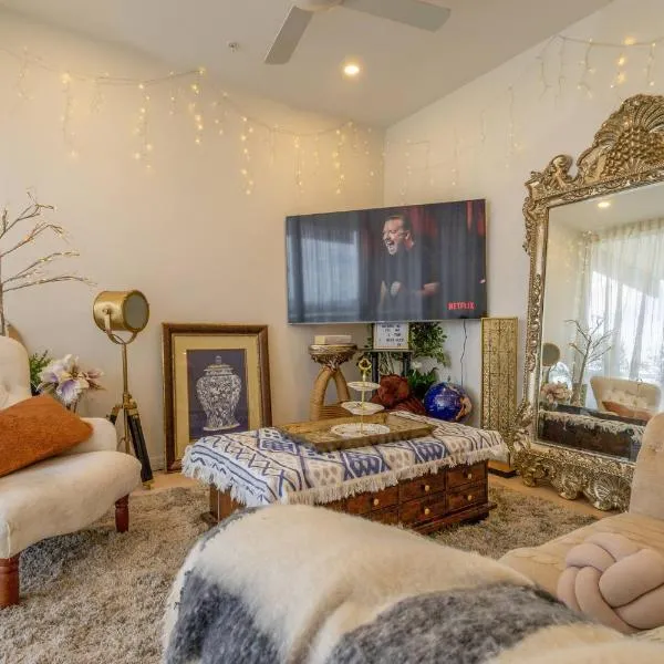 Modern 2-Bedroom, 2-Bath Apt in West Village, West End Brisbane, hotelli Brisbanessa