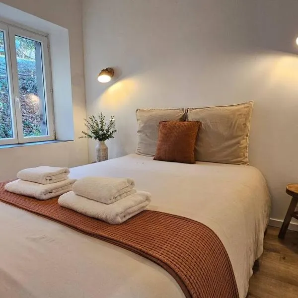 Petit maison du Vallon, hotel v destinaci Marcillac-Vallon