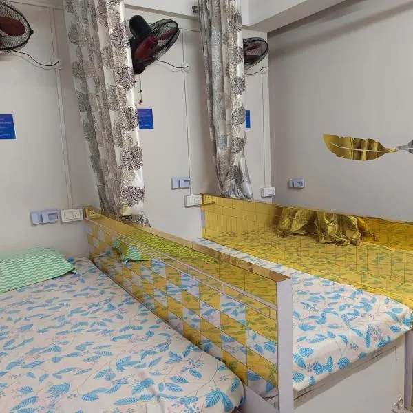 Little While global-Budget & backpacker friendly hostel with free pass-Near metro, hotel in Kolkata