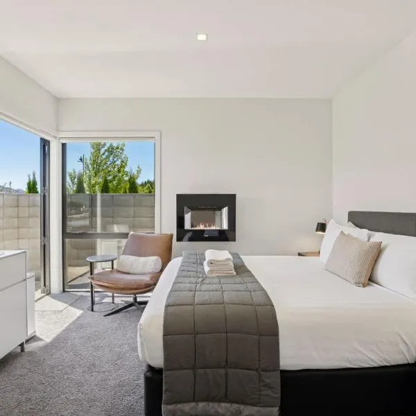 A Room on the Peninsula, хотел в Уанака