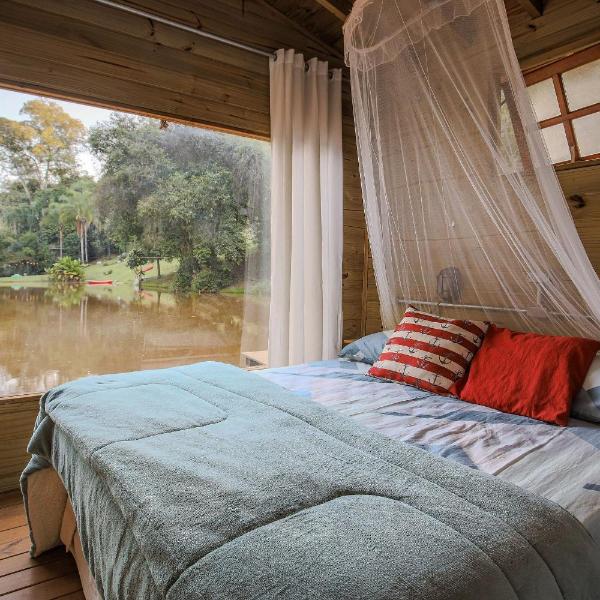 Quinta do Vale: Casa flutuante, 90km de SP - Lago, cascata, piscina, tranquilidade - Foto 2