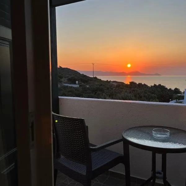 Akrothalassia – hotel w mieście Adamas