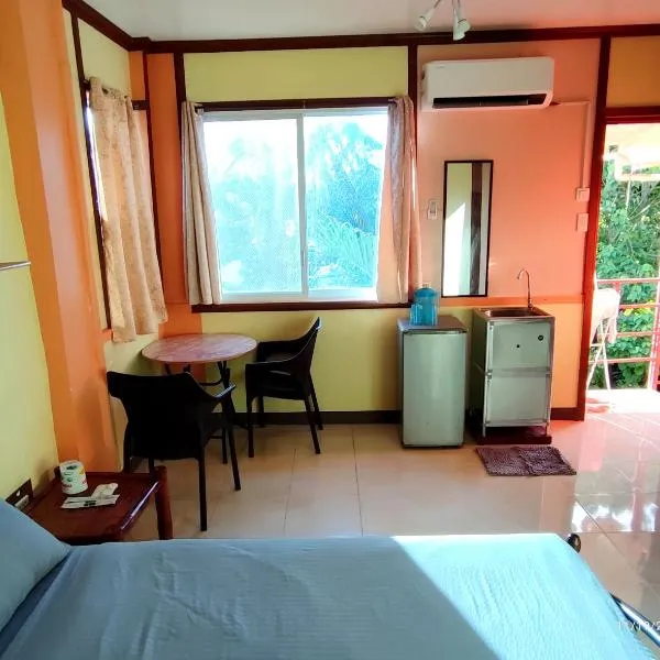 Mango House Apartments, hotel i Panglao