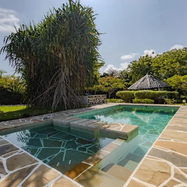 Auregi Villas - Poolside Getaway Near Diani Beach, hotel i Diani Beach