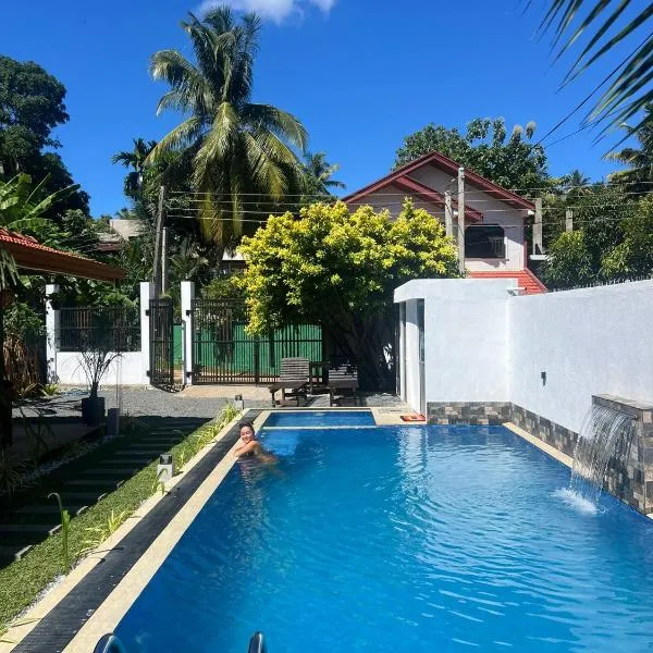 Indunil place hiriketiya with pool, hotel v destinaci Dikwella