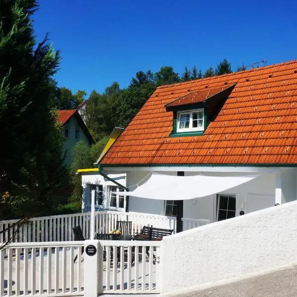 Ferienhaus BLACK & WHITE, hotel en Klingfurth