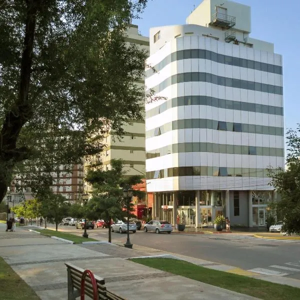 Plaza Suites Campana, hotel i Campana