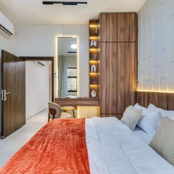 2BR and maidroom khorfakan Cornish 2, hotel en Khor Fakkan