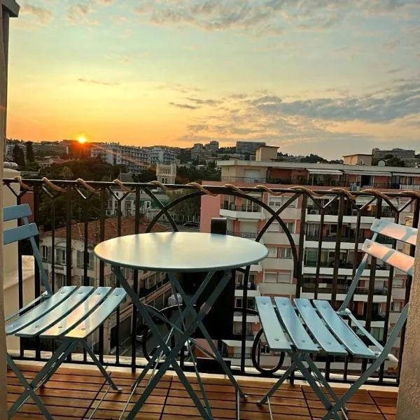 Beachfront Appartment Nice Promenade des anglais 2 terraces, מלון בניס