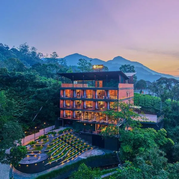 The Saray Munnar Luxury Resort with Pool by VOYE HOMES, Hotel in Munnar