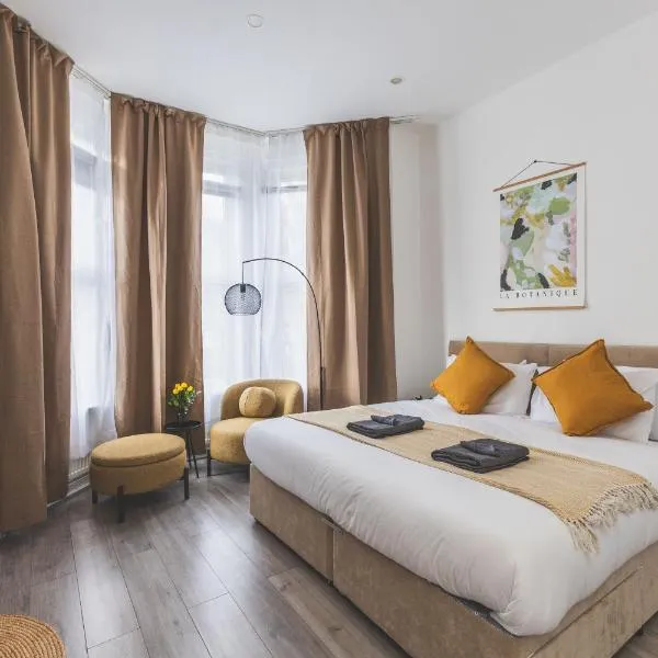 Amazing serviced accommodations for Corporate Contractors and Leisure clients Located at a walking distance from three majors Underground and Overground stations, hotel Londonban