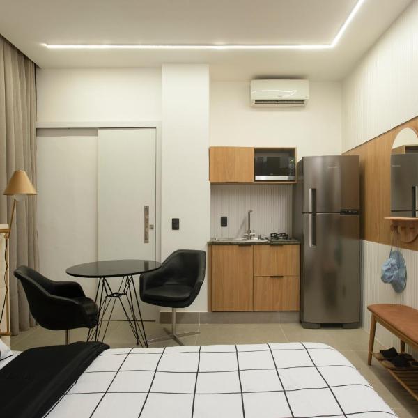 Lindo apartamento no coração de Ipanema a poucos metros da praia com restaurantes supermercados e um vasto comércio localizado entre as estações de metro Nossa Senhora da Paz e General Osório