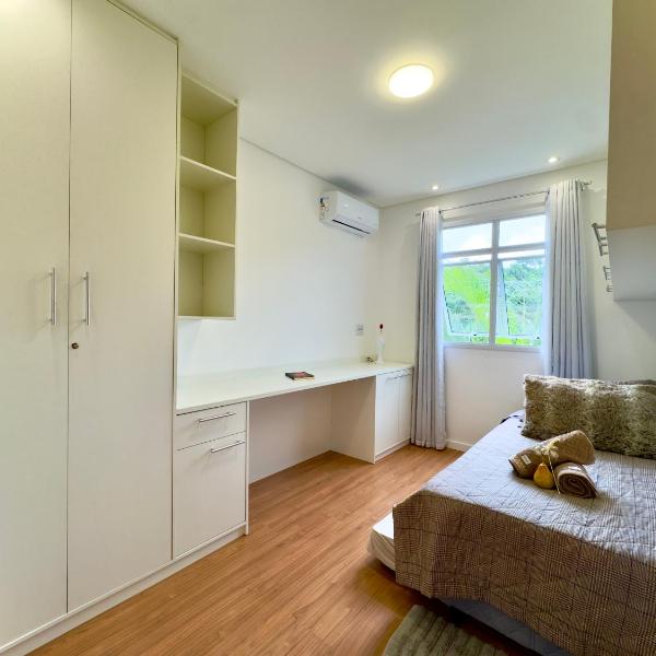 Apto a 10 min da Vila Germânica, dois quartos, salas de estar e jantar, cozinha completa, sacada com churrasqueira, Wi-Fi, Piscina, academia, mercadinho 24 horas e Vaga de garagem - Foto 3