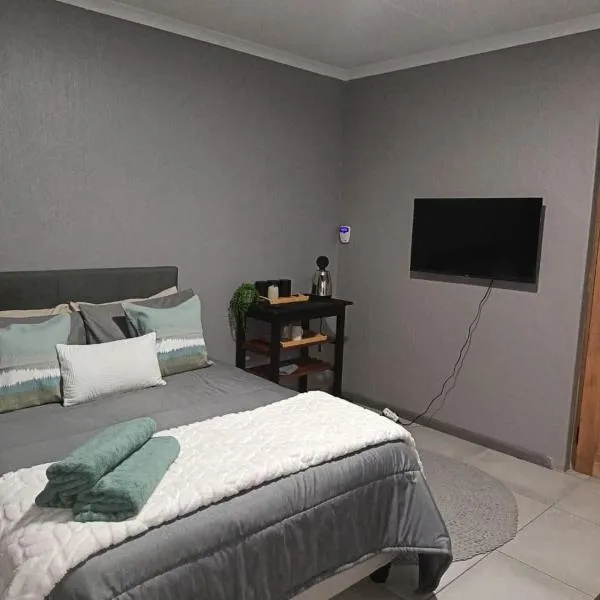 J & M Elegant escape 2, hotel in Centurion