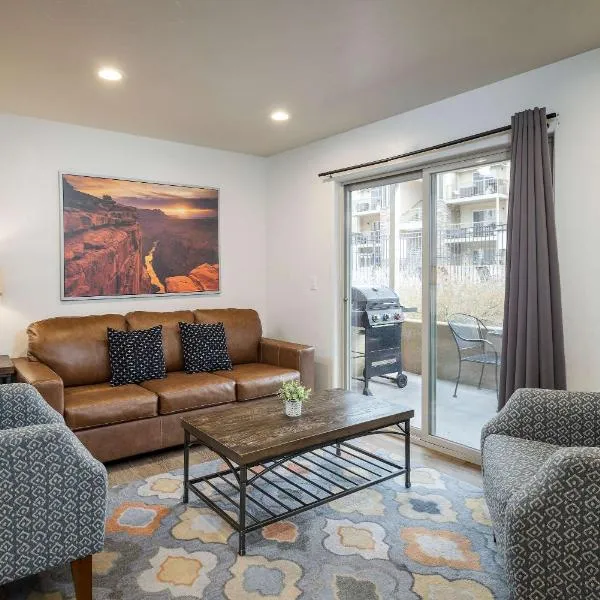 6D Moab RedCliff Condo Pet Friendly Pool and Hot Tub, hotel en Moab