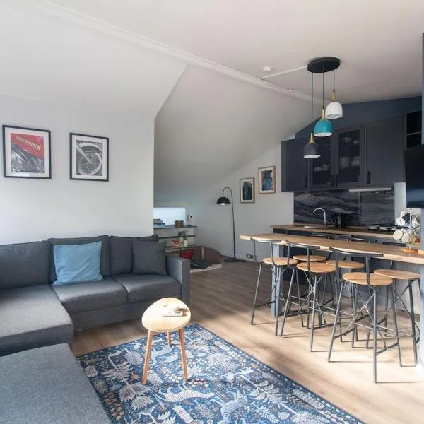 Modern Duplex with Large Terrace in Cihangir, hotelli kohteessa Istanbul