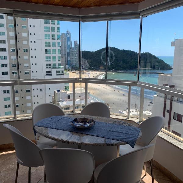 Vista para mar e roda gigante, Andar Alto, Na praia