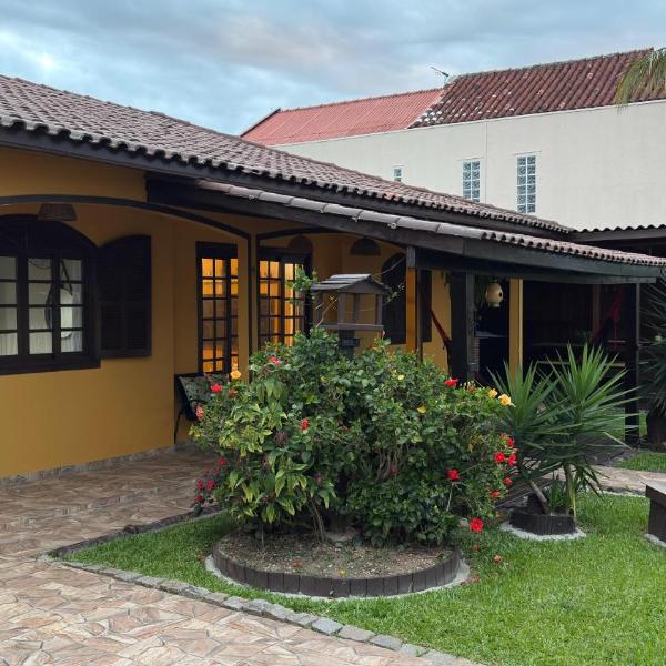 Ótima Casa para 10 pessoas /menos de 100m da Praia