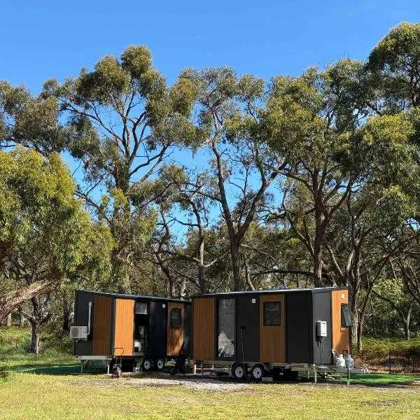 Bush Hideaway X by Tiny Away, hotel en Comaum