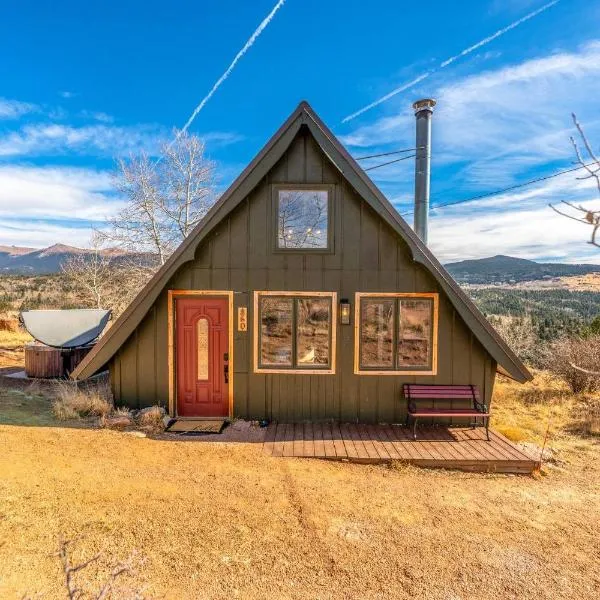 A-Frame Cabin with Hot Tub and Epic Pikes Peak Views, ξενοδοχείο σε Cripple Creek