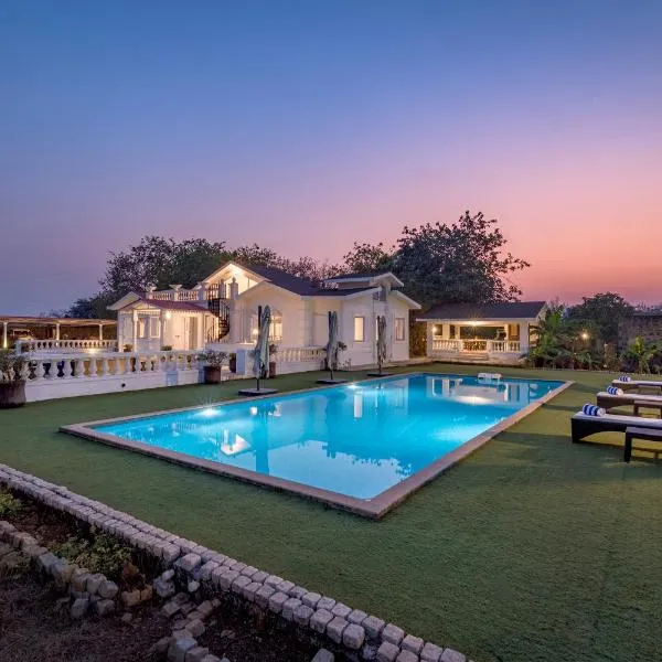 SaffronStays Brunton House, Alibaug - luxury pool villa near Awas Beach, ξενοδοχείο σε Alibaug