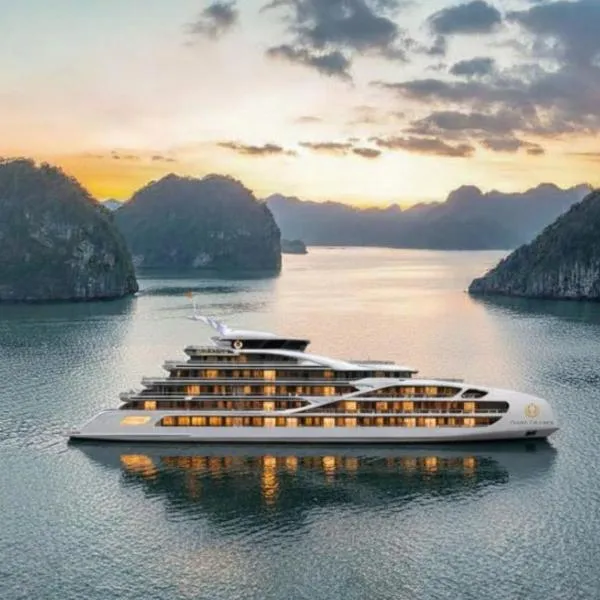 Diana Cruises Halong Bay - Luxury by Venus Group, hotel in Ha Long