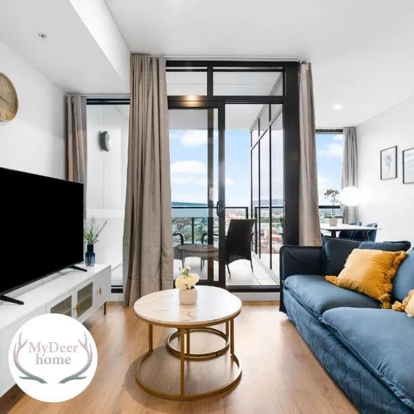 The elegant 1BR CBD Apt - City view - Parking, hotel in Adelaide