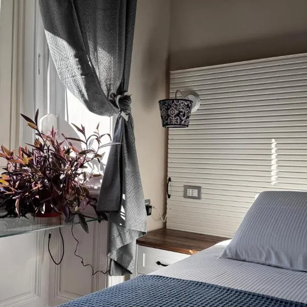 Bed and Chic art rooms، فندق في ترييستي