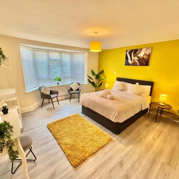 Viesnīca Central Three Bedroom Stay Near Beach & Town Centre - Free Parking - 5 Mins Walk to The Beach Bornmutā