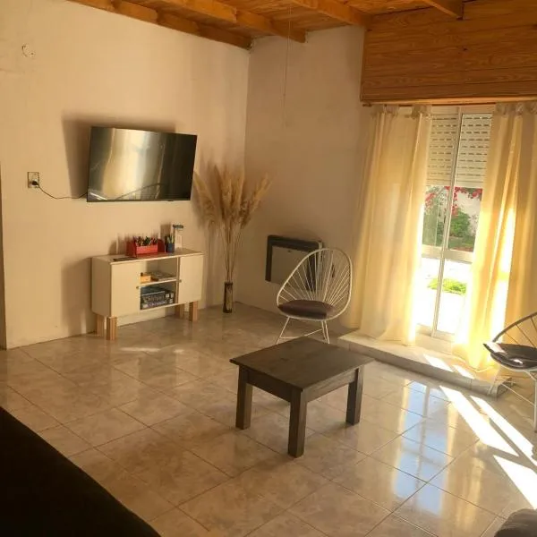 Casa Mirta Frente, hotel v destinaci Necochea