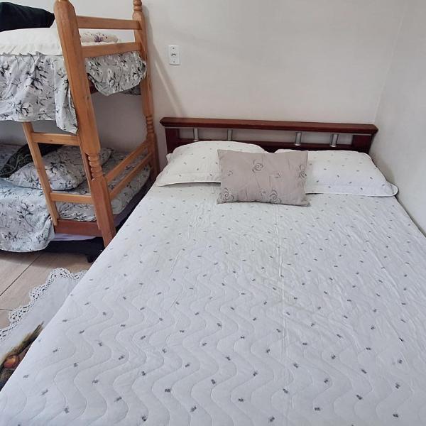 KITNET S2 em TORRES-RS - Na mais bela praia Gaúcha - Cozinha - Banheiro - Ar condicionado - TV smart 32' - Wi-Fi - Estacionamento - Anfitriã Superhost no BnB - Foto 5