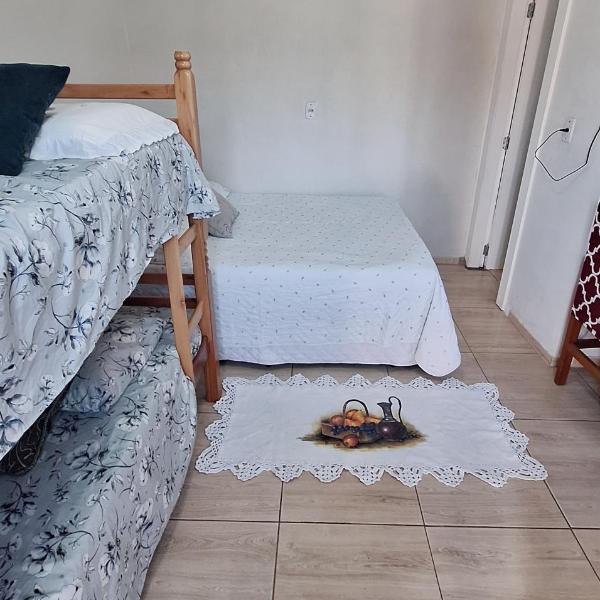 KITNET S2 em TORRES-RS - Na mais bela praia Gaúcha - Cozinha - Banheiro - Ar condicionado - TV smart 32' - Wi-Fi - Estacionamento - Anfitriã Superhost no BnB - Foto 4
