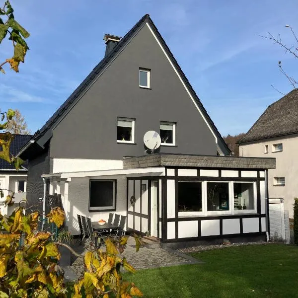 Landhaus Augenblicke in Olsberg - modernes Ferienhaus mit Garten, hotel in Olsberg