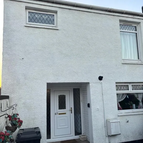 OakHouse- Entire 3 Bedroom Terrace House with Free Parking, hotel en Cumbernauld