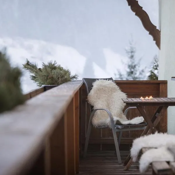Haus Alpenkönig Stubai Gletscher Lodge, hotel v Neustift im Stubaital