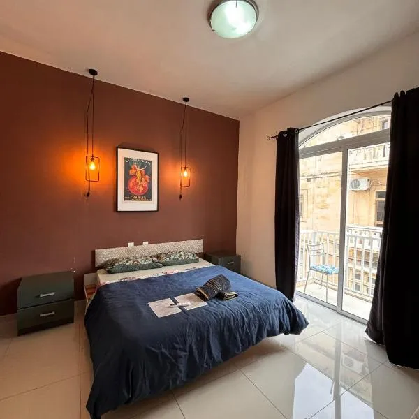 Sliema Central with Balcony Airconditioned and Comfortable Self Check IN, ξενοδοχείο σε Il-Gżira