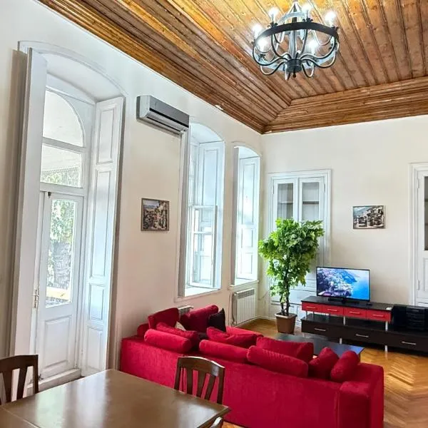 Old city apart, hotel in Bakoe